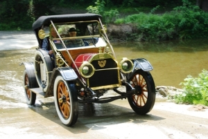 Art and Margaret Morra in their 1910 E-M-F Roadster